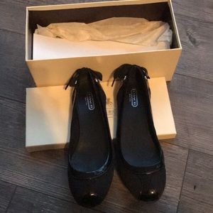Authentic coach flats